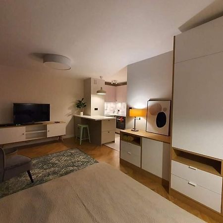 Mlociny Metro Apartment 3 Warschau Buitenkant foto